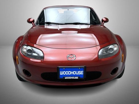 Used 2006 MAZDA MX-5 Miata RWD image 2