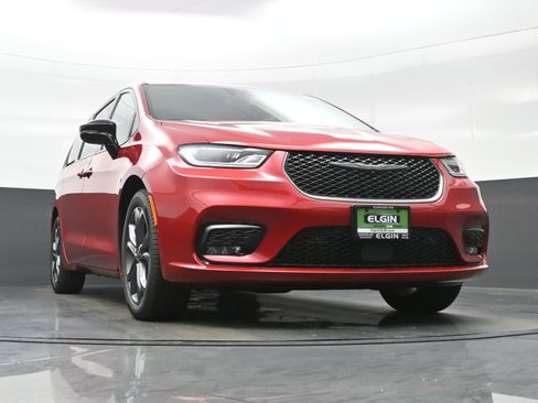New 2026 Chrysler Pacifica Select image 18
