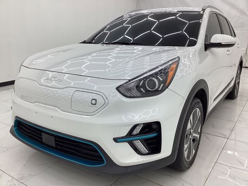 Used 2022 Kia Niro EX w/ Cold Weather Package FWD image 1