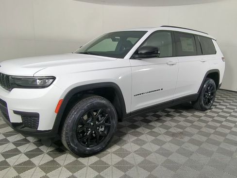 New 2025 Jeep Grand Cherokee L Laredo image 9