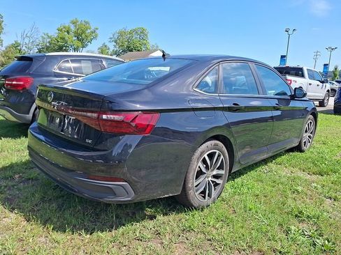 Used 2025 Volkswagen Jetta SE FWD image 10