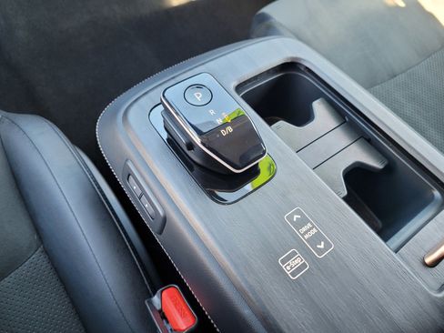 Used 2024 Nissan Ariya AWD image 20