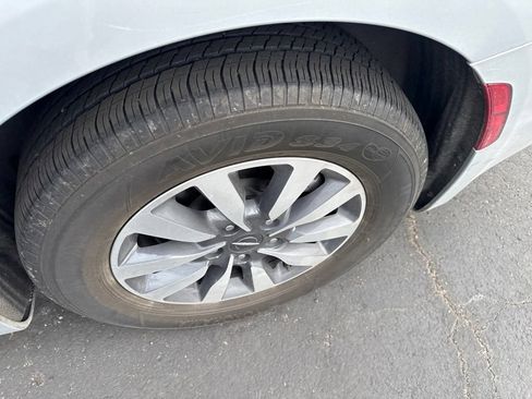 Used 2022 Chrysler Pacifica Touring-L FWD image 17