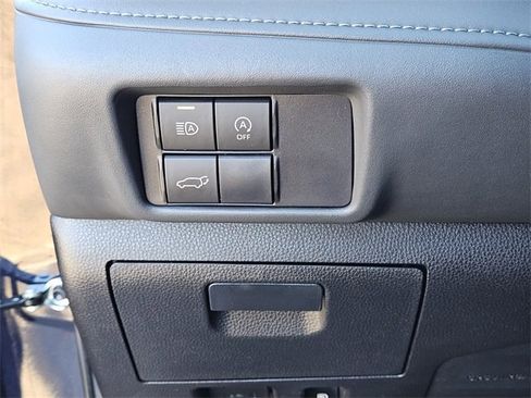 Used 2023 Toyota Highlander XLE image 26