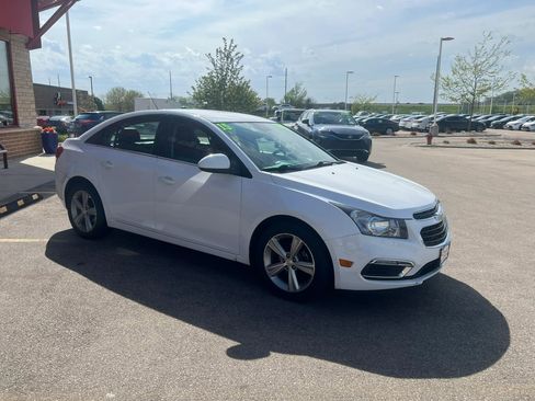 Used 2015 Chevrolet Cruze LT FWD image 3
