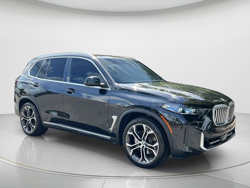 Used 2025 BMW X5 xDrive40i w/ Parking Assistance Package AWD/4WD image 2