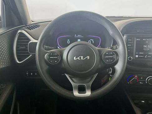 Used 2025 Kia Soul LX w/ LX Technology Package image 18