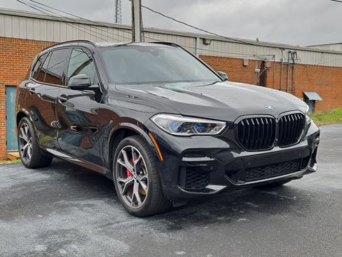 Used 2022 BMW X5 xDrive40i w/ M Sport Package image 3