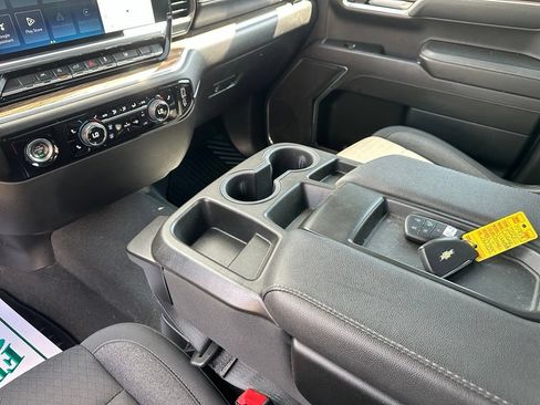 Used 2023 Chevrolet Silverado 1500 LT AWD/4WD image 18