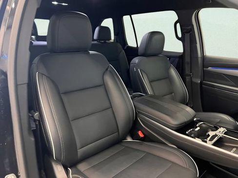 Certified 2025 Buick Enclave Preferred AWD/4WD image 19