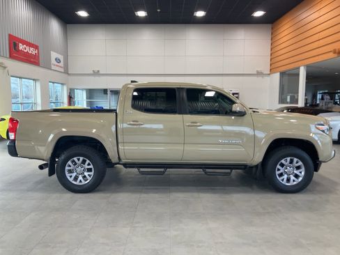 Used 2017 Toyota Tacoma SR5 image 4