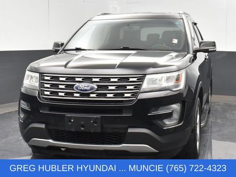 Used 2017 Ford Explorer XLT w/ Equipment Group 202A AWD/4WD image 8