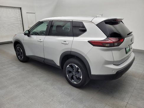 Used 2024 Nissan Rogue SV AWD/4WD image 3