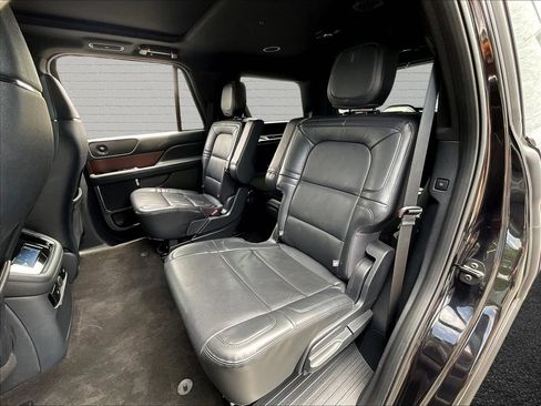 Used 2023 Lincoln Navigator Reserve RWD image 17