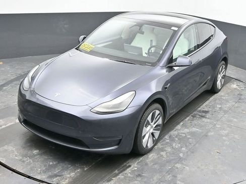 Used 2023 Tesla Model Y Long Range image 37