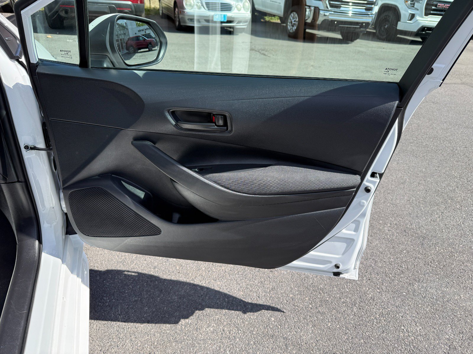 Used 2025 Toyota Corolla LE FWD image 22