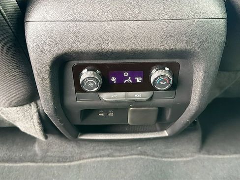 Used 2024 Chevrolet Traverse LT image 19