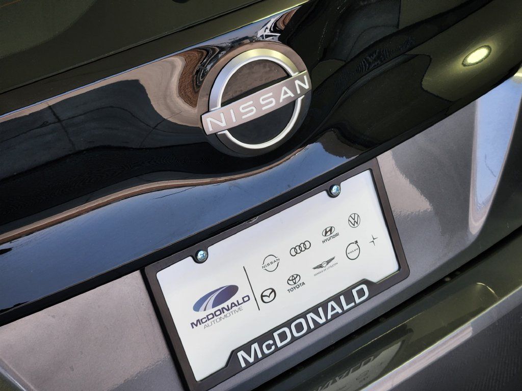 Used 2025 Nissan Leaf S FWD image 9