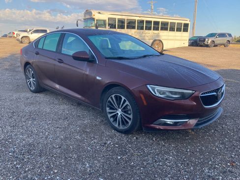 Used 2018 Buick Regal Essence w/ Driver Confidence Package #1 FWD image 10