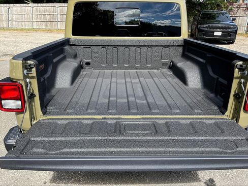 Certified 2025 Jeep Gladiator Sport image 23