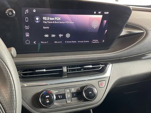 Used 2025 Buick Envista Preferred image 18