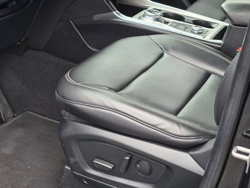 Used 2022 Ford Explorer XLT w/ Equipment Group 202A image 23