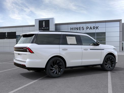 New 2027 Lincoln Navigator Reserve w/ Jet Appearance Package AWD/4WD image 6