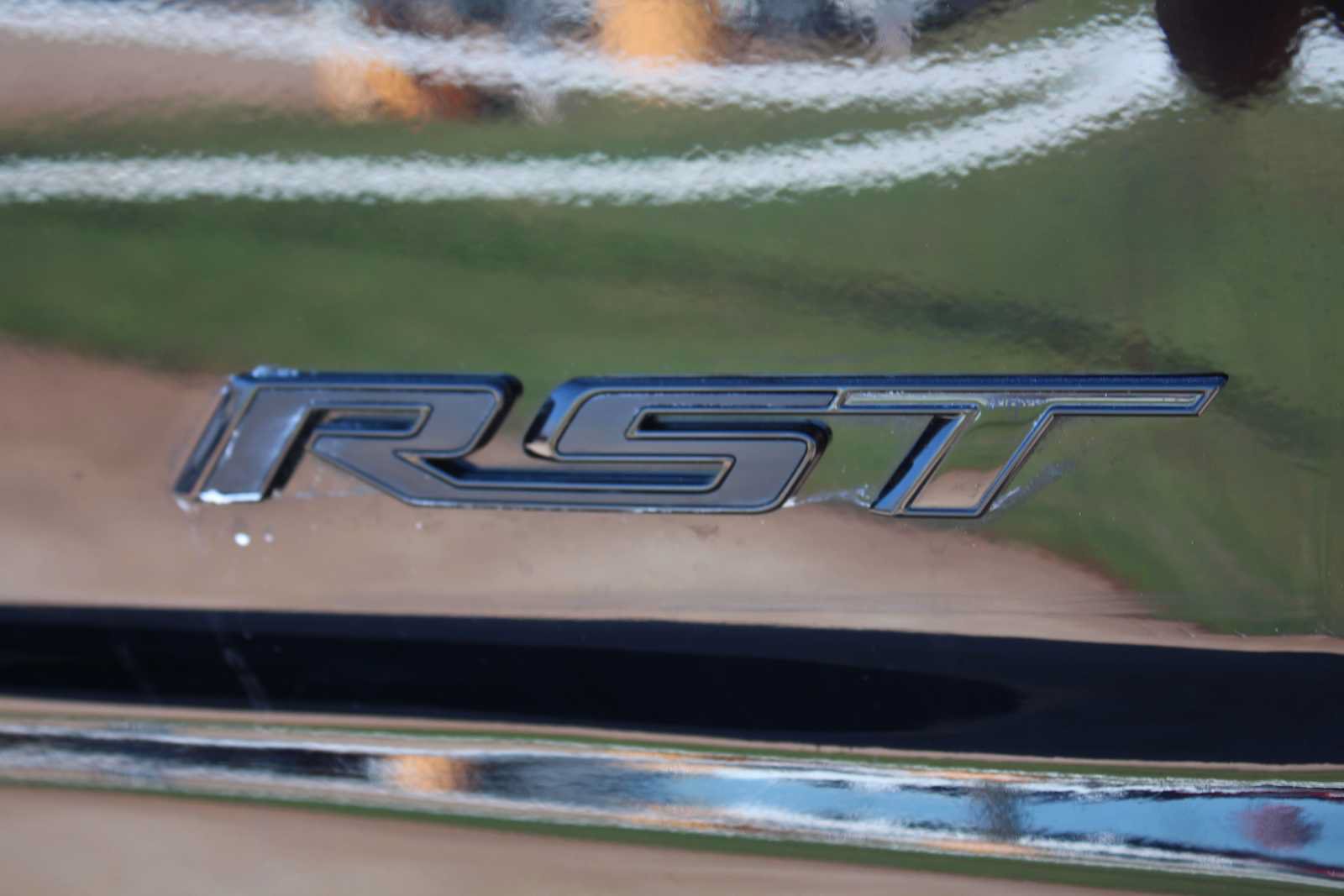 Used 2022 Chevrolet Silverado 1500 RST w/ Redline Edition AWD/4WD image 16