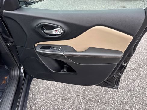 Used 2016 Jeep Cherokee Limited w/ Technology Group image 14