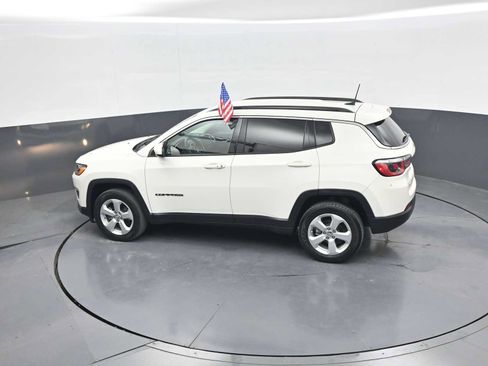 Used 2017 Jeep Compass Latitude w/ Popular Equipment Group AWD/4WD image 39