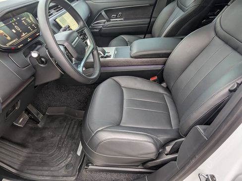 Used 2025 Land Rover Range Rover SE image 5