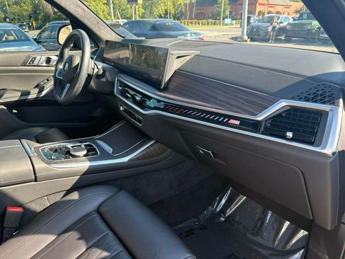 Used 2024 BMW X7 M60i image 30