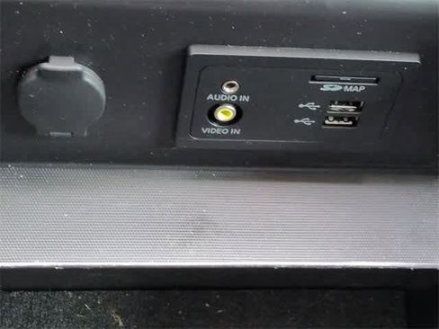 Used 2017 Nissan Pathfinder Platinum w/ Family Entertainment Package image 34