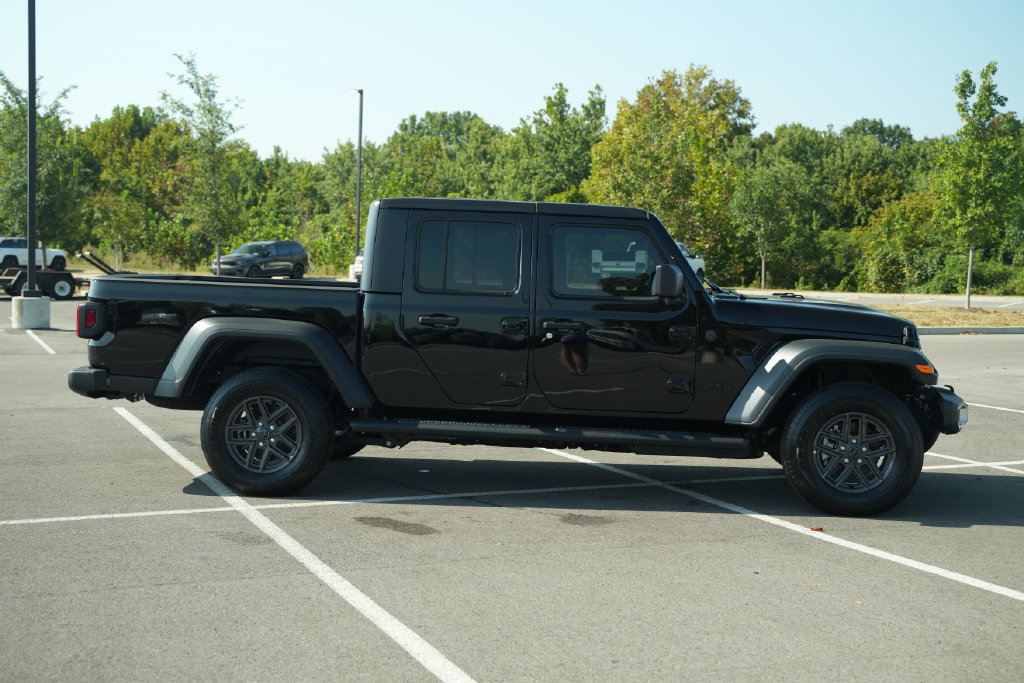 New 2026 Jeep Gladiator Sport AWD/4WD image 8