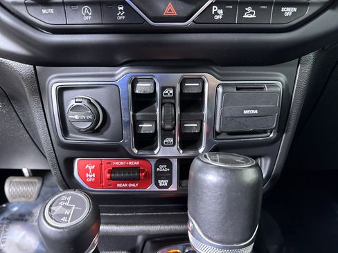 Used 2021 Jeep Wrangler Unlimited Rubicon image 36