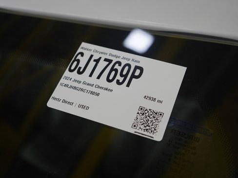 Used 2024 Jeep Grand Cherokee Limited image 29