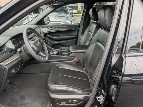 New 2026 Jeep Grand Cherokee Limited w/ Limited Altitude Package AWD/4WD image 9