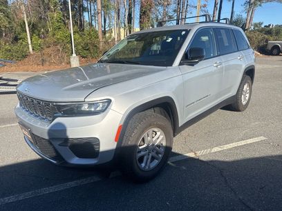Used 2022 Jeep Grand Cherokee Laredo w/ Luxury Tech Group I