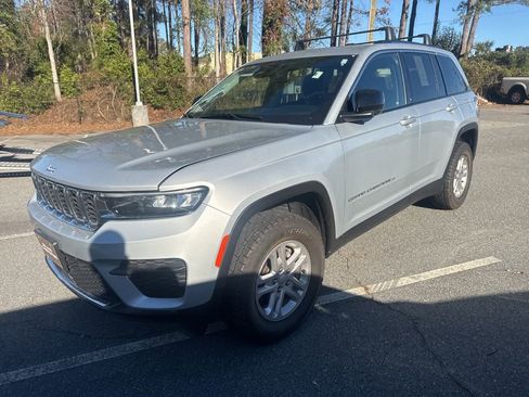 Used 2022 Jeep Grand Cherokee Laredo w/ Luxury Tech Group I image 1