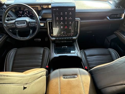 Used 2025 GMC Yukon Denali Ultimate AWD/4WD image 11