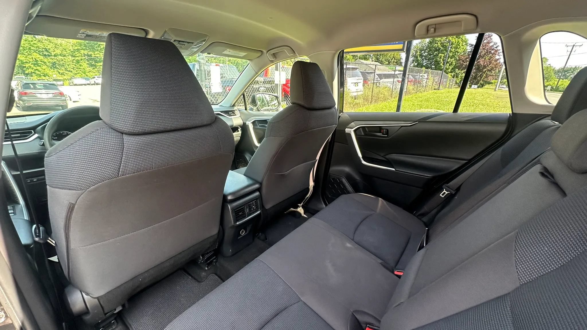 Used 2020 Toyota RAV4 LE AWD/4WD image 24
