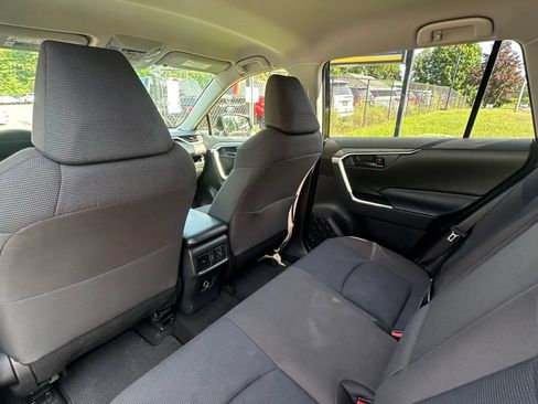 Used 2020 Toyota RAV4 LE AWD/4WD image 24