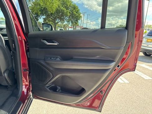 Used 2024 Jeep Grand Cherokee L Laredo RWD image 17