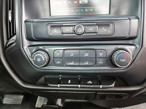 Used 2018 GMC Sierra 1500 4x4 Regular Cab image 18