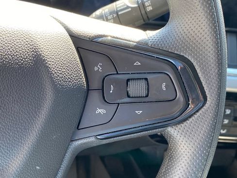 Used 2025 Chevrolet Trax LT FWD image 7