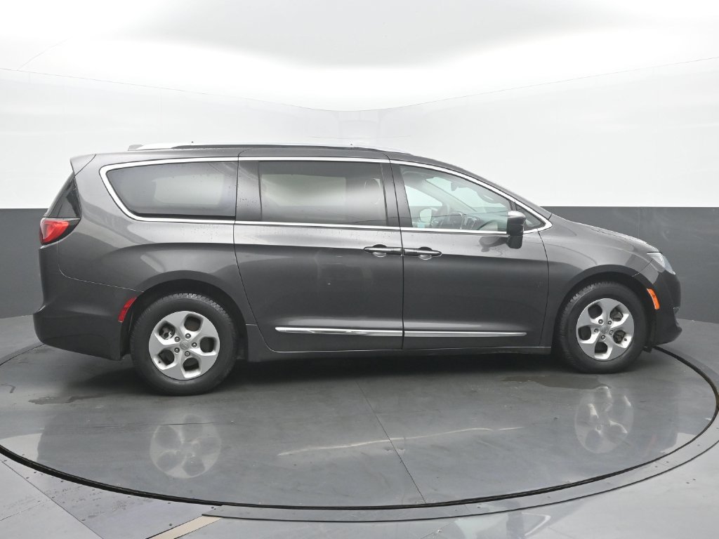 Used 2017 Chrysler Pacifica Touring-L Plus FWD image 7