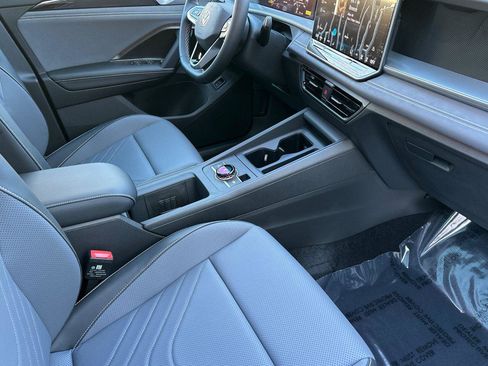 New 2026 Volkswagen Tiguan SE image 15