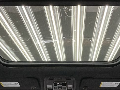 Used 2025 Cadillac Escalade Sport Platinum w/ LPO, ONYX Package image 32