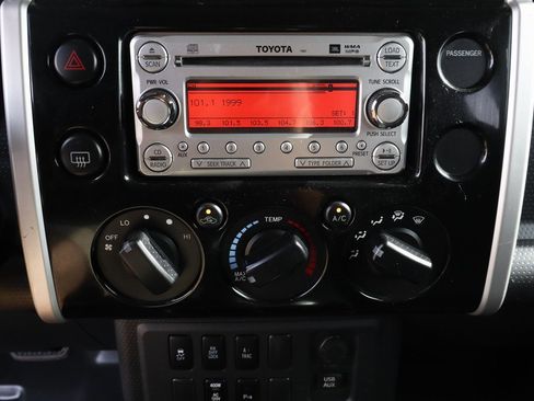 Used 2014 Toyota FJ Cruiser 4WD image 35