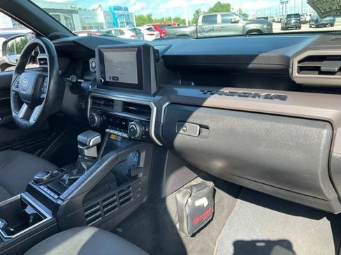 Used 2024 Toyota Tacoma SR5 AWD/4WD image 21